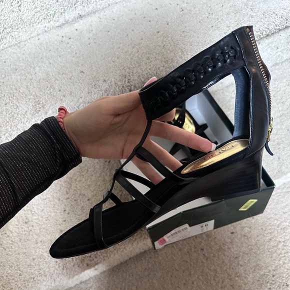 Lauren Ralph Lauren black sandals with small heel size 9 - Picture 2 of 5